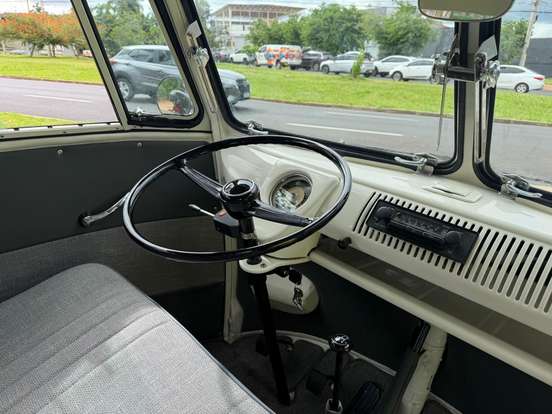 VOLKSWAGEN-KOMBI-1960