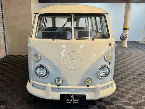 VOLKSWAGEN-KOMBI-1974
