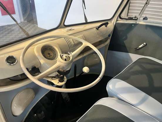 VOLKSWAGEN-KOMBI-1974