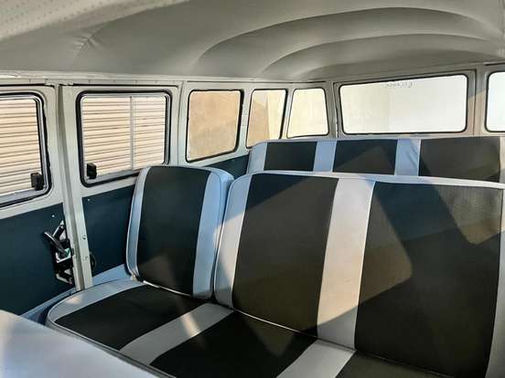 VOLKSWAGEN-KOMBI-1974