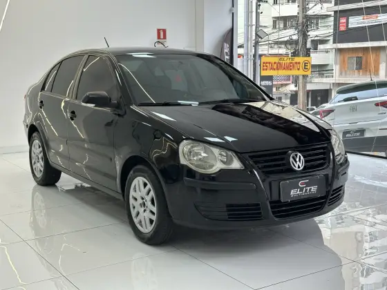 VOLKSWAGEN POLO SEDAN 1.6 8V GASOLINA 4P MANUAL