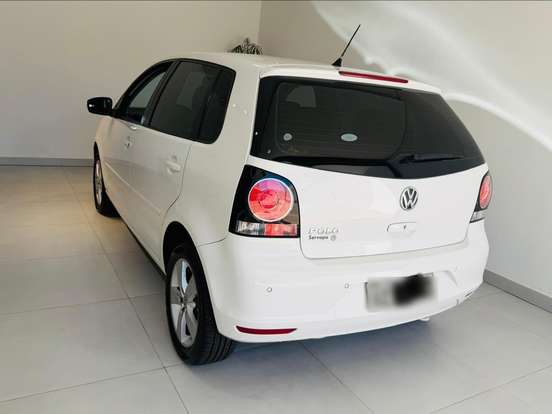 VOLKSWAGEN-POLO-2014
