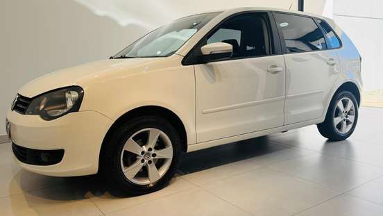 VOLKSWAGEN-POLO-2014