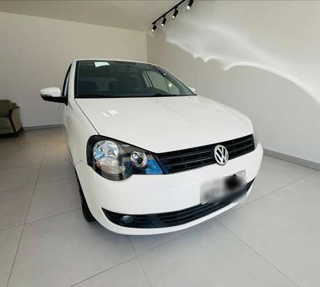 VOLKSWAGEN-POLO-2014