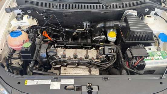 VOLKSWAGEN-POLO-2014