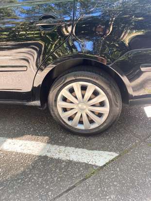 VOLKSWAGEN-POLO SEDAN-2010