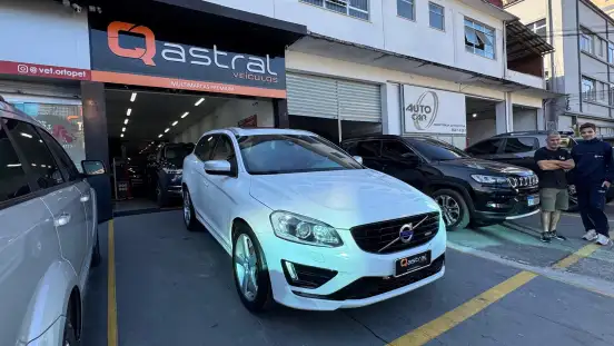 VOLVO-XC60-2.0 T5 R DESIGN TURBO GASOLINA 4P AUTOMÁTICO VOLVO-XC60-2014