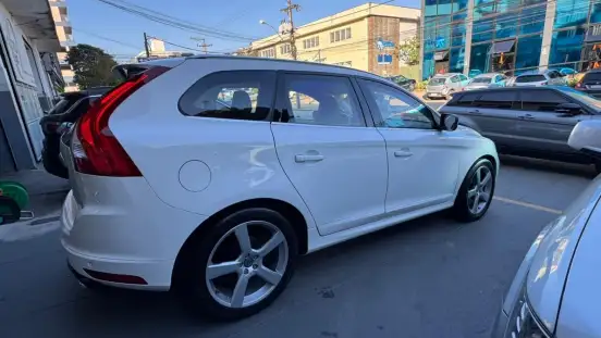 VOLVO-XC60-2.0 T5 R DESIGN TURBO GASOLINA 4P AUTOMÁTICO VOLVO-XC60-2014