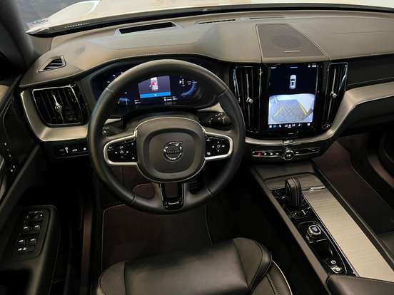 VOLVO-XC60-2022