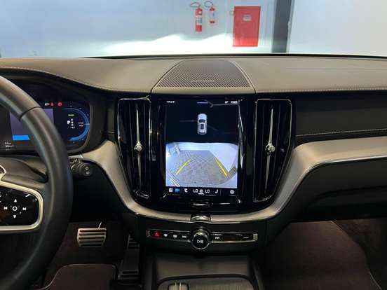VOLVO-XC60-2022