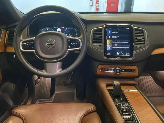 VOLVO-XC90-2021