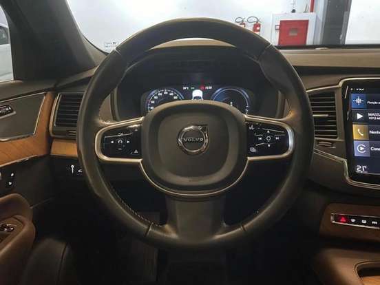 VOLVO-XC90-2021