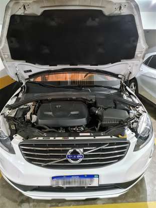 VOLVO-XC60-2015