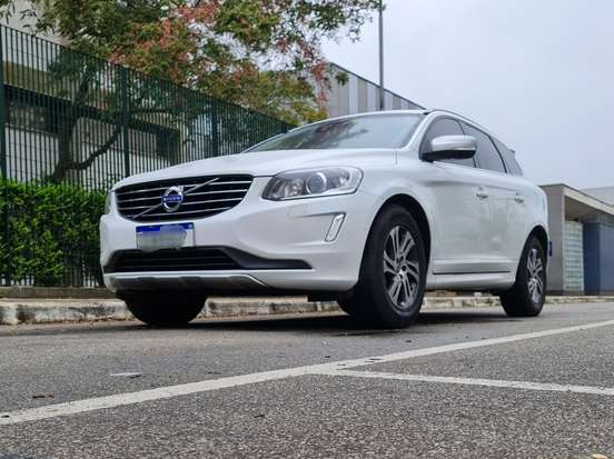 VOLVO-XC60-2015