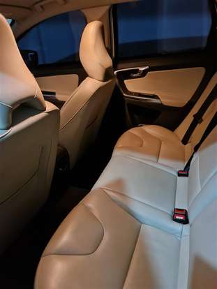 VOLVO-XC60-2015