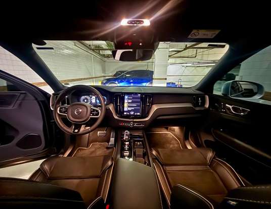 VOLVO-XC60-2018