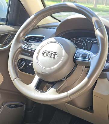 AUDI-Q3-2012