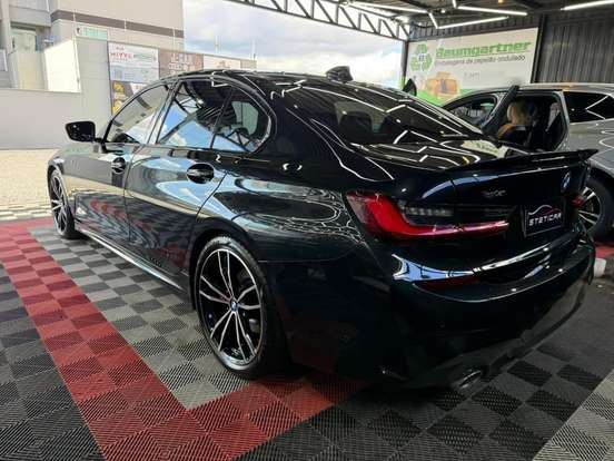 BMW-320i-2022