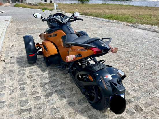 CAN-AM-SPYDER RS-2011