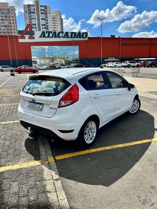 FORD-FIESTA-2015