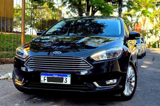 FORD FOCUS 2.0 TITANIUM PLUS FASTBACK 16V FLEX 4P POWERSHIFT