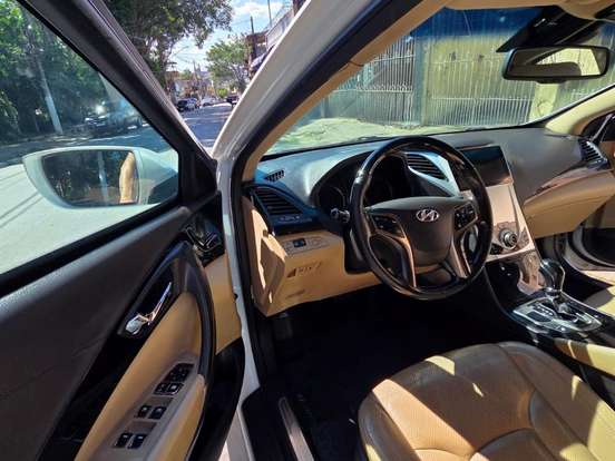 HYUNDAI-AZERA-3.0 MPFI GLS V6 24V GASOLINA 4P AUTOMÁTICO HYUNDAI-AZERA-2012