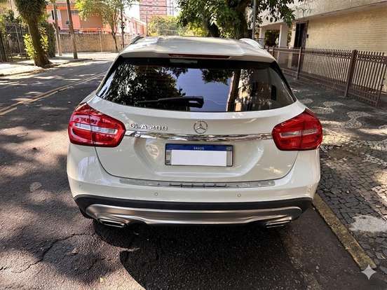 MERCEDES-BENZ-GLA 200-2017
