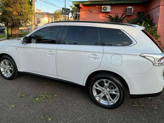 MITSUBISHI-OUTLANDER-3.0 GT 4X4 V6 24V GASOLINA 4P AUTOMÁTICO MITSUBISHI-OUTLANDER-2013