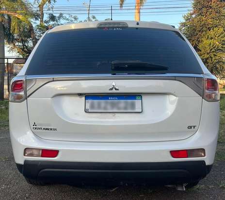 MITSUBISHI-OUTLANDER-2013