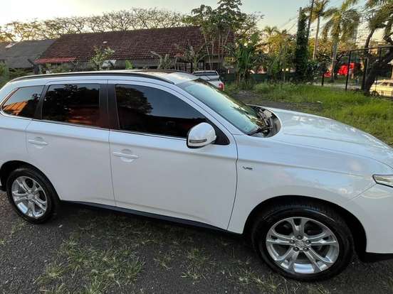 MITSUBISHI-OUTLANDER-3.0 GT 4X4 V6 24V GASOLINA 4P AUTOMÁTICO MITSUBISHI-OUTLANDER-2013