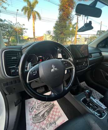 MITSUBISHI-OUTLANDER-2013
