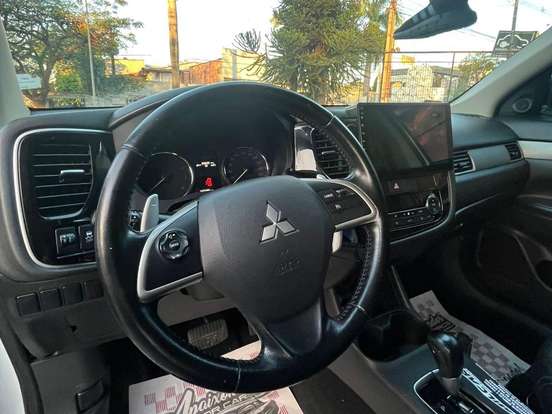 MITSUBISHI-OUTLANDER-3.0 GT 4X4 V6 24V GASOLINA 4P AUTOMÁTICO MITSUBISHI-OUTLANDER-2013
