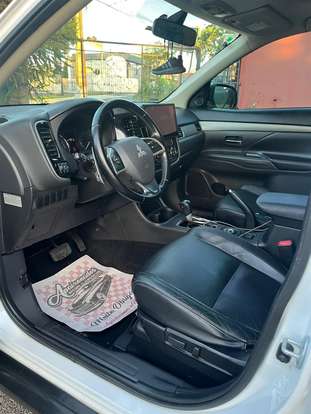 MITSUBISHI-OUTLANDER-2013