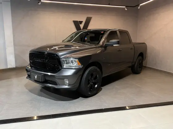 RAM CLASSIC 5.7 V8 GASOLINA LARAMIE NIGHT EDITION CD 4X4 AUTOMÁTICO