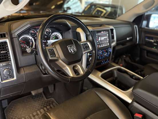 RAM-CLASSIC-5.7 V8 GASOLINA LARAMIE CD 4X4 AUTOMÁTICO RAM-CLASSIC-2022