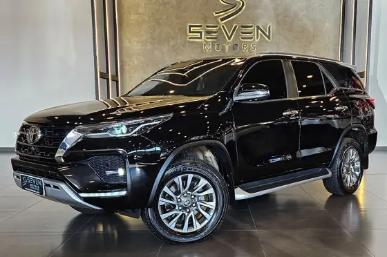 TOYOTA HILUX SW4 2.8 D-4D TURBO DIESEL SRX 7L 4X4 AUTOMÁTICO