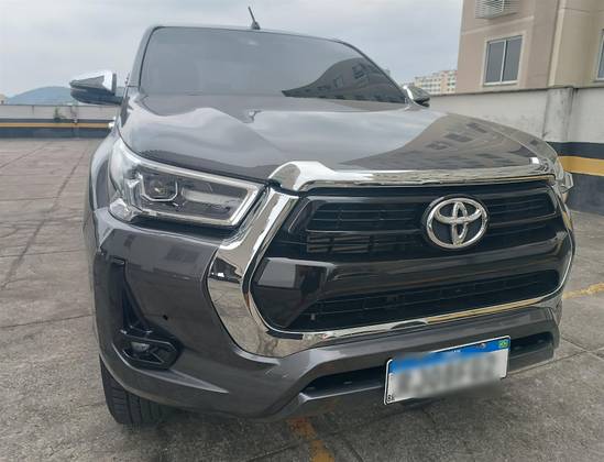 TOYOTA HILUX 2.8 D-4D TURBO DIESEL CD SRX 4X4 AUTOMÁTICO