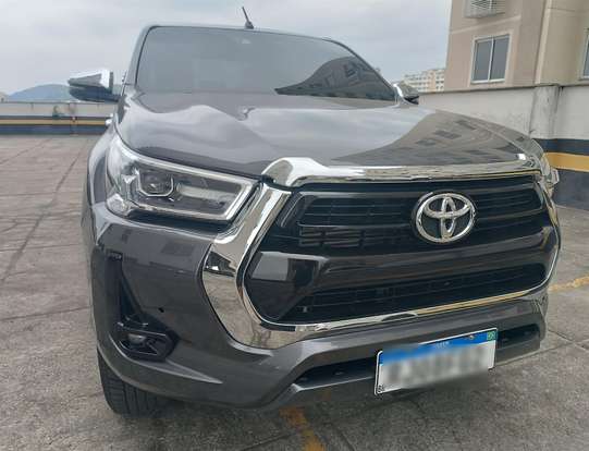 TOYOTA-HILUX-2.8 D-4D TURBO DIESEL CD SRX 4X4 AUTOMÁTICO TOYOTA-HILUX-2023