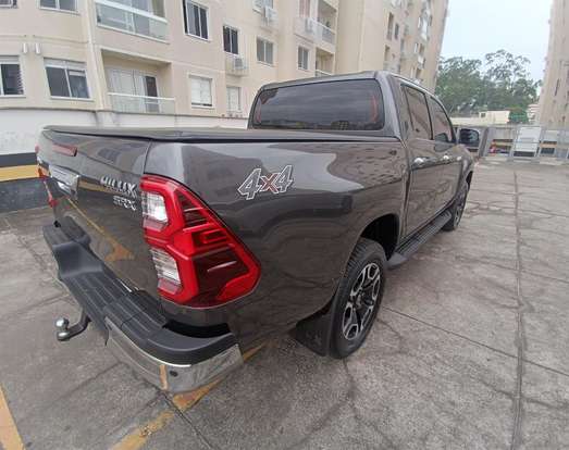 TOYOTA-HILUX-2.8 D-4D TURBO DIESEL CD SRX 4X4 AUTOMÁTICO TOYOTA-HILUX-2023