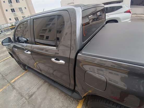 TOYOTA-HILUX-2.8 D-4D TURBO DIESEL CD SRX 4X4 AUTOMÁTICO TOYOTA-HILUX-2023