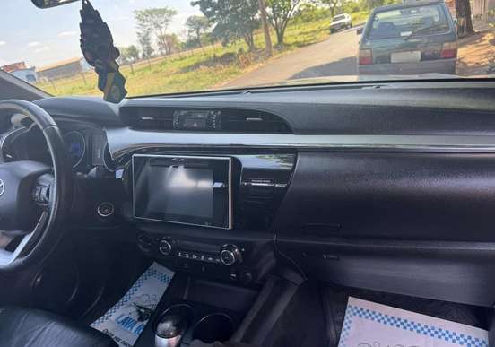 TOYOTA-HILUX-2016