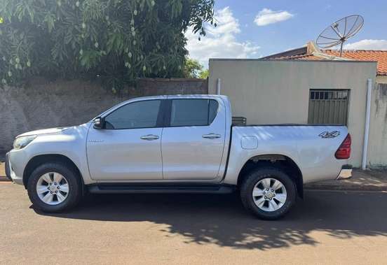 TOYOTA-HILUX-2016