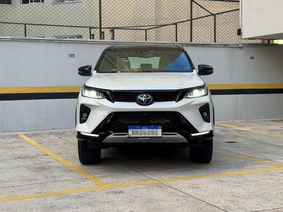 TOYOTA-HILUX SW4-2023