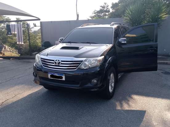 TOYOTA-HILUX SW4-3.0 SRV 4X4 7 LUGARES 16V TURBO INTERCOOLER DIESEL 4P AUTOMÁTICO TOYOTA-HILUX SW4-2013