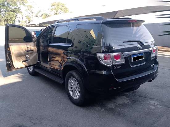 TOYOTA-HILUX SW4-3.0 SRV 4X4 7 LUGARES 16V TURBO INTERCOOLER DIESEL 4P AUTOMÁTICO TOYOTA-HILUX SW4-2013