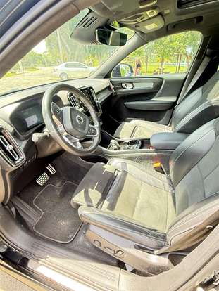 VOLVO-XC40-2021