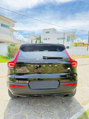 VOLVO-XC40-2021