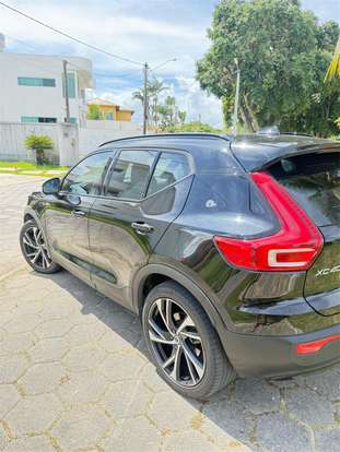 VOLVO-XC40-2021