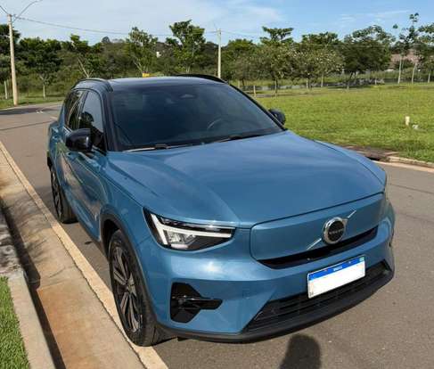 VOLVO-XC40-2022