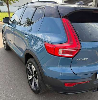 VOLVO-XC40-2022